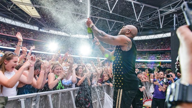 Flo Rida at the Summertime Ball 2016