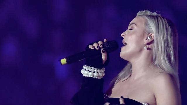 Anne-Marie MTV EMAs Performance